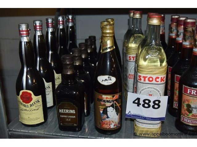 17x fles diverse alcoholische dranken, o.a. gammel dansk bitter dram, heering coffee liqueur, rashomon sake, stock, frangelico, 70cl/720ml - afbeelding 1 van  3