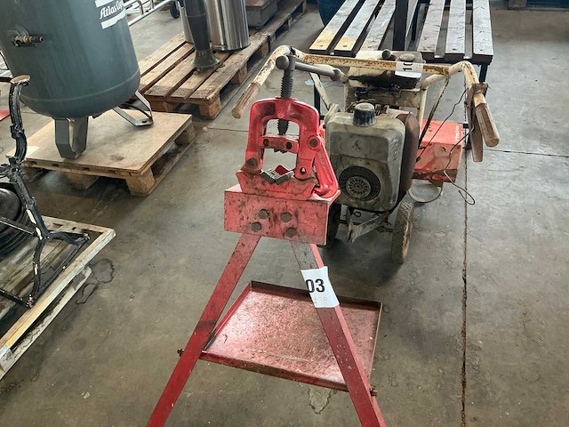 1/8 a2 pijpschroefbank op driepikkel - afbeelding 2 van  4