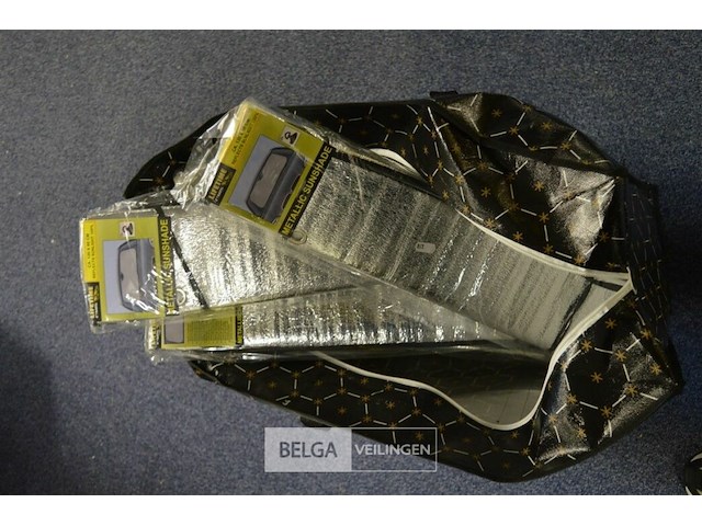 18 anti vriesfolie ruiten 130x60cm - afbeelding 1 van  1