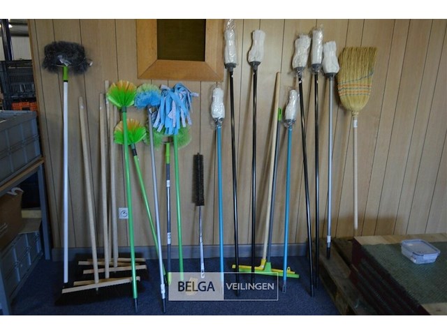 ±18 borstels en dweilen - afbeelding 1 van  3