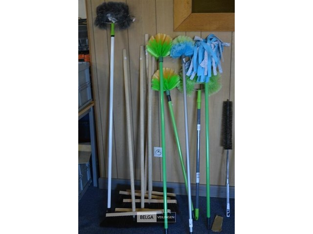 ±18 borstels en dweilen - afbeelding 2 van  3