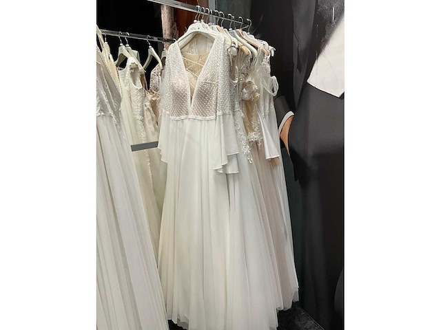 18 bruidsjurken herve (totaalprijs) - afbeelding 2 van  42