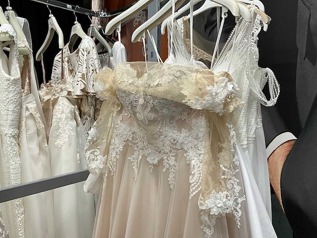 18 bruidsjurken herve (totaalprijs) - afbeelding 9 van  42