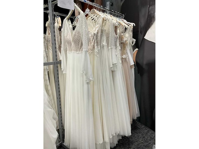 18 bruidsjurken herve (totaalprijs) - afbeelding 36 van  42