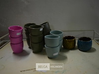 ±18 div kleuren mini vaasjes - afbeelding 1 van  4