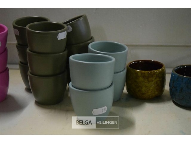 ±18 div kleuren mini vaasjes - afbeelding 3 van  4