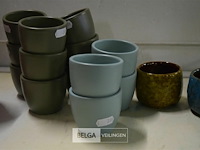 ±18 div kleuren mini vaasjes - afbeelding 3 van  4