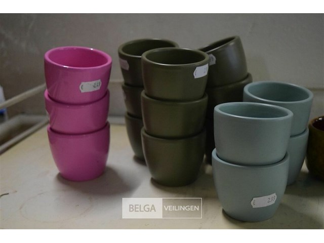 ±18 div kleuren mini vaasjes - afbeelding 4 van  4