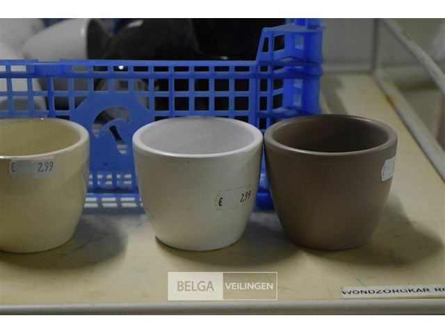 ±18 div kleuren mini vaasjes - afbeelding 3 van  3