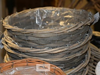 ±18 div maten rieten bloemmandjes - afbeelding 5 van  5