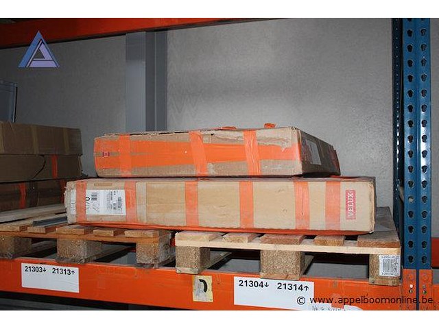 18 diverse palletten inhoudend diverse showroom/beurs badkamermeubelen - afbeelding 2 van  5