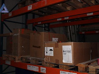 18 diverse palletten inhoudend diverse showroom/beurs badkamermeubelen - afbeelding 4 van  5