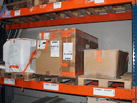 18 diverse palletten inhoudend diverse showroom/beurs badkamermeubelen - afbeelding 5 van  5