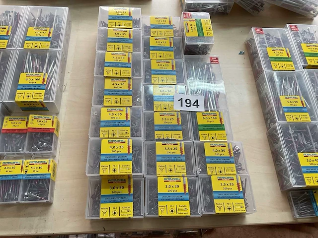 18 dozen hout schroeven met bits - afbeelding 1 van  6