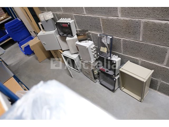 18 elektrische kasten - afbeelding 3 van  8