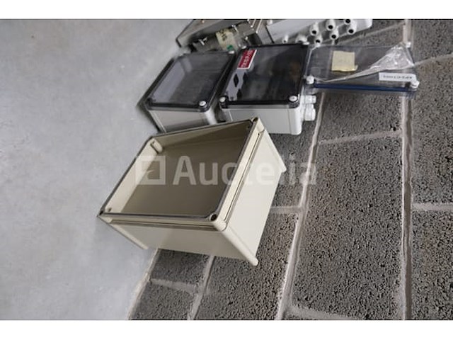 18 elektrische kasten - afbeelding 5 van  8