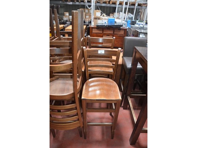 18 houten barstoelen met rugleuning (28) - afbeelding 4 van  6