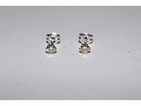 18 kt witgouden oorbel met natuurlijke diamant - afbeelding 1 van  4
