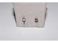 18 kt witgouden oorbel met natuurlijke diamant - afbeelding 4 van  4
