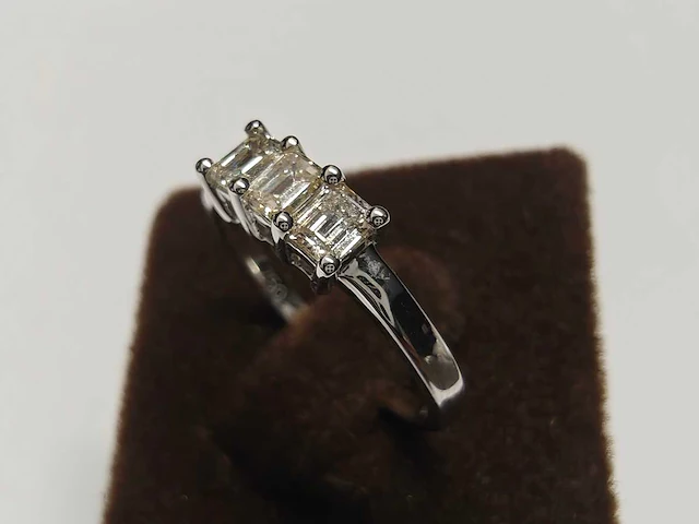 18 kt witgouden ring met 0,65 cts natuurlijke diamant - afbeelding 2 van  6