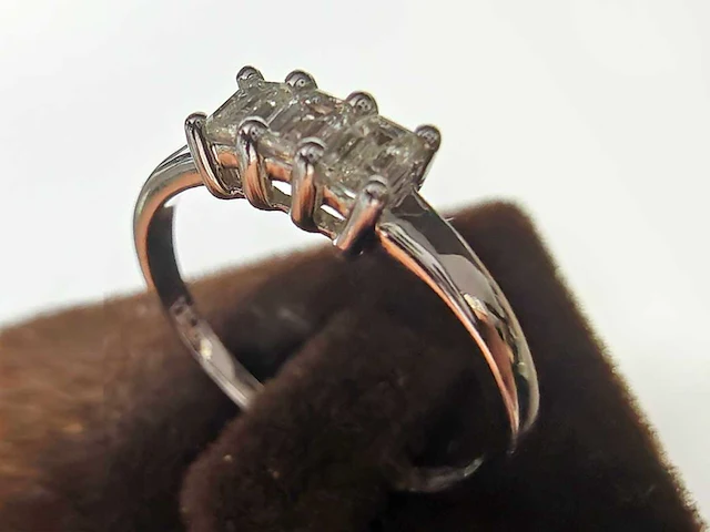 18 kt witgouden ring met natuurlijke diamant - afbeelding 2 van  7
