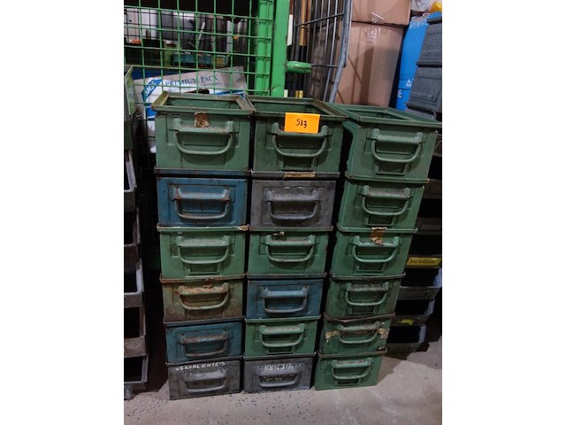 18 metalen bakken - afbeelding 1 van  2