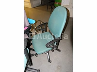 18 ongelijke stoelen en fauteuils - afbeelding 3 van  13