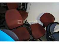 18 ongelijke stoelen en fauteuils - afbeelding 4 van  13