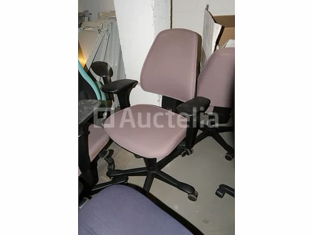 18 ongelijke stoelen en fauteuils - afbeelding 5 van  13
