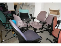 18 ongelijke stoelen en fauteuils - afbeelding 8 van  13