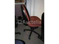 18 ongelijke stoelen en fauteuils - afbeelding 9 van  13