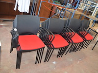 18 stoelen met rode stoffen zit - afbeelding 1 van  7