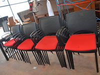 18 stoelen met rode stoffen zit - afbeelding 2 van  7