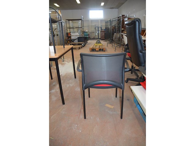 18 stoelen met rode stoffen zit - afbeelding 5 van  7