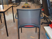 18 stoelen met rode stoffen zit - afbeelding 5 van  7