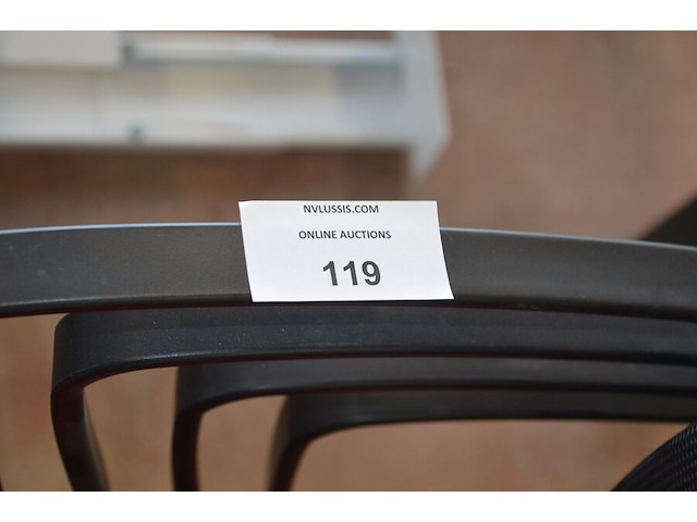 18 stoelen met rode stoffen zit - afbeelding 7 van  7