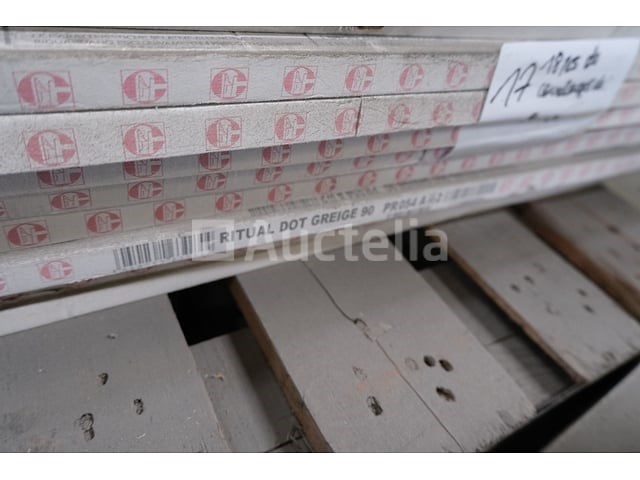 18 tegels 90x90 ritueel stip greige 90 - afbeelding 2 van  5