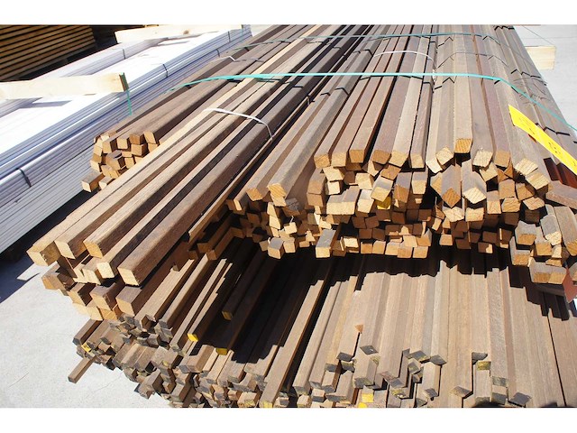 184 lm meranti plint/glaslat 19x21mm - afbeelding 3 van  4