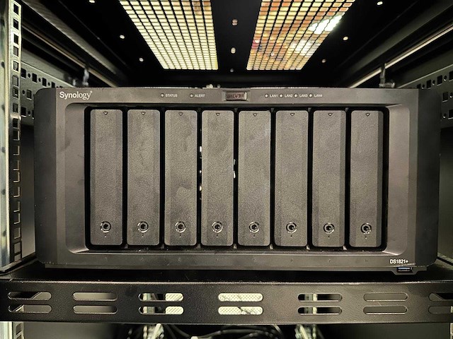 18u server rack met inhoud: dell r440 & r330, synology ds1812+, cisco switch, eaton ups - afbeelding 5 van  37