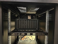 18u server rack met inhoud: dell r440 & r330, synology ds1812+, cisco switch, eaton ups - afbeelding 6 van  37