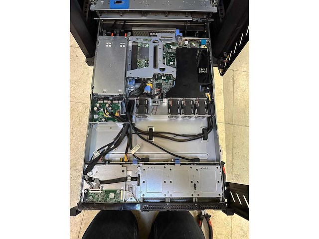 18u server rack met inhoud: dell r440 & r330, synology ds1812+, cisco switch, eaton ups - afbeelding 9 van  37