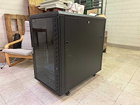 18u server rack met inhoud: dell r440 & r330, synology ds1812+, cisco switch, eaton ups - afbeelding 1 van  37