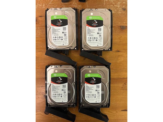 18u server rack met inhoud: dell r440 & r330, synology ds1812+, cisco switch, eaton ups - afbeelding 15 van  37