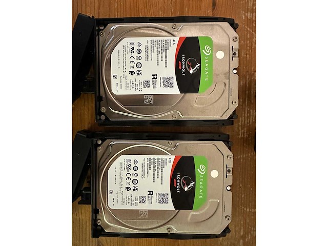 18u server rack met inhoud: dell r440 & r330, synology ds1812+, cisco switch, eaton ups - afbeelding 16 van  37