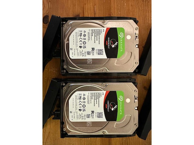 18u server rack met inhoud: dell r440 & r330, synology ds1812+, cisco switch, eaton ups - afbeelding 17 van  37