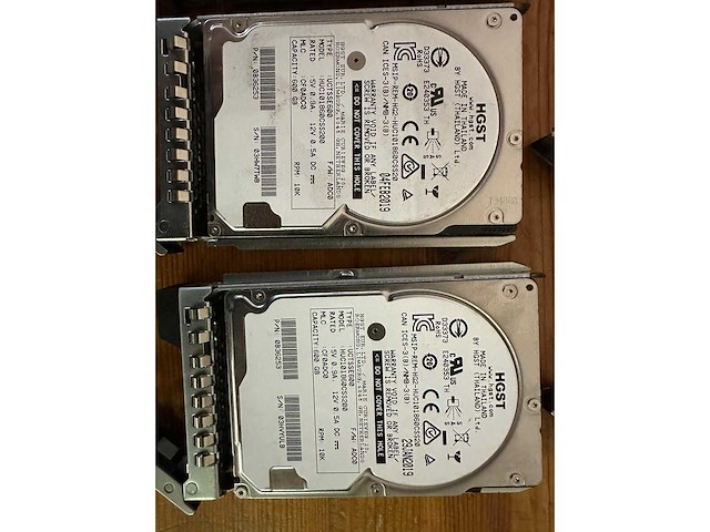 18u server rack met inhoud: dell r440 & r330, synology ds1812+, cisco switch, eaton ups - afbeelding 19 van  37