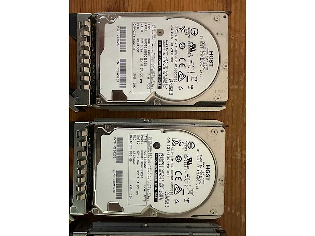 18u server rack met inhoud: dell r440 & r330, synology ds1812+, cisco switch, eaton ups - afbeelding 22 van  37