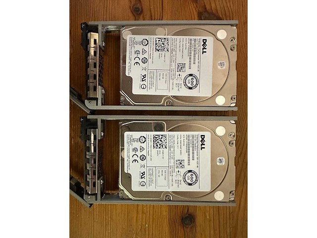 18u server rack met inhoud: dell r440 & r330, synology ds1812+, cisco switch, eaton ups - afbeelding 24 van  37