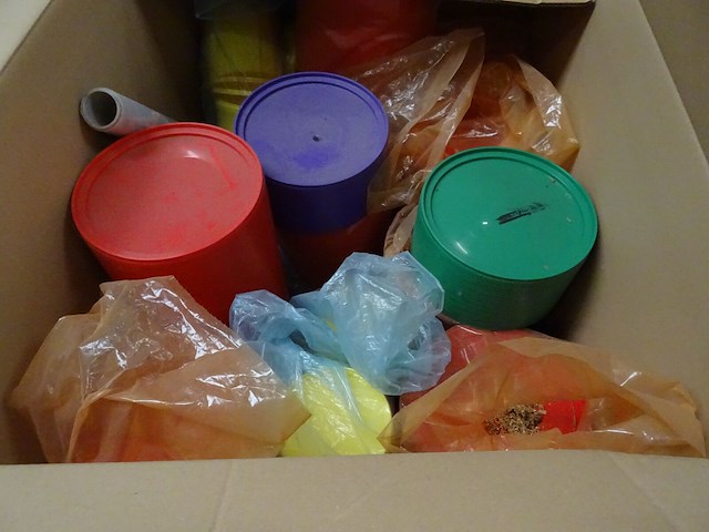 18x pallet diverse plastic potjes/emmers - afbeelding 18 van  34