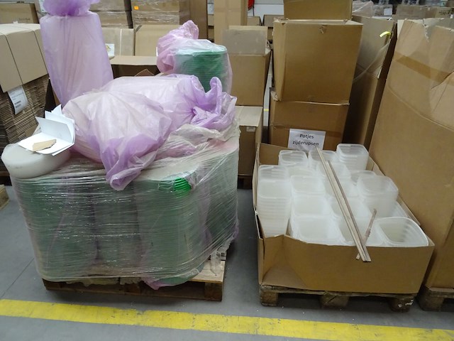 18x pallet diverse plastic potjes/emmers - afbeelding 28 van  34
